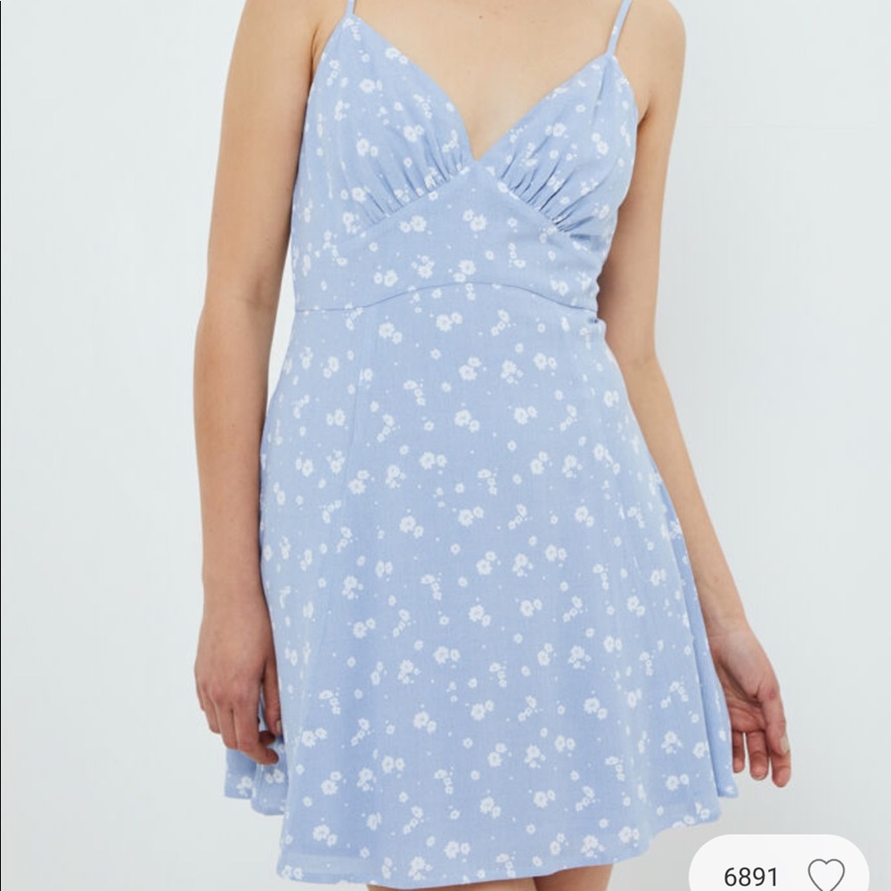 Light blue daisy dress!